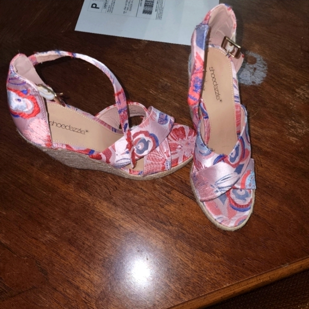 Shoe dazzle 10 floral wedge sandal